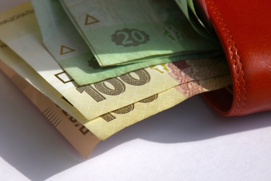 Уряд планує підвищити мінімальну зарплату до 1,6 тис. грн