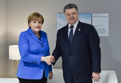 Меркель знову вимагає від Порошенка виборів на Донбасі