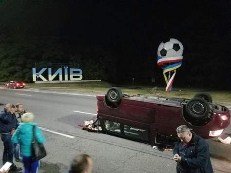 Під Києвом п'яний водій BMW протаранив мікроавтобус із пасажирами