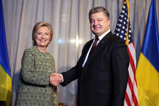 Гілларі Клінтон багато знає про Україну, - Порошенко