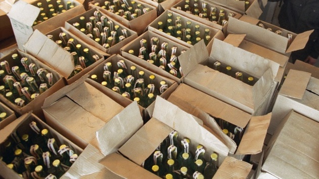 Правоохоронці встановили особу виробника сурогатного алкоголю на Харківщині 