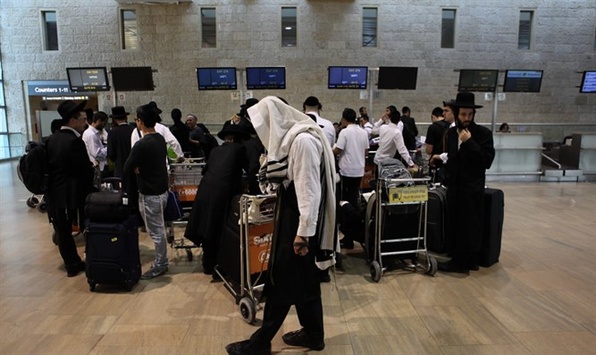 Невідома авіакомпанія Uman Air спровокувала скандал в Ізраїлі: хасиди купили білети, а дозволу на польоти нема