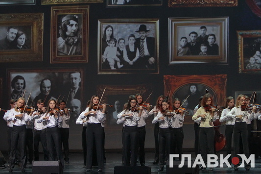 Злодії чи праведники? Фінальний акорд 75-річчя Бабиного Яру. Фоторепортаж з Палацу «Україна»
