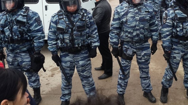 ФСБ проводить обшук у члена Меджлісу в Феодосії 