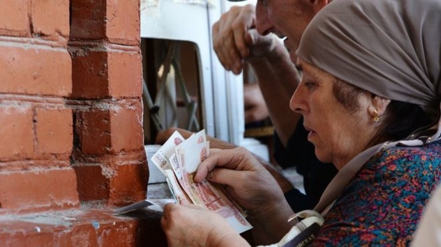 Панічні пошуки грошей: у Росії примусять безробітних платити більше