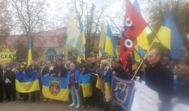 Мешканці Волновахи мітингують проти виведення українських військ з Петрівського