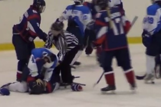 Хокеїстки влаштували масову бійку в чемпіонаті Росії