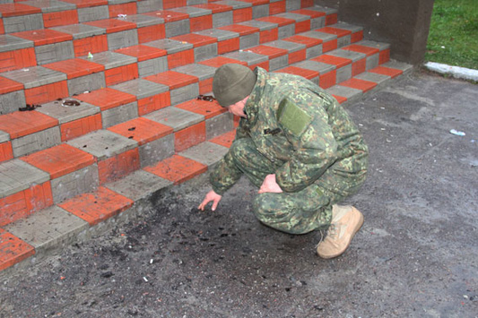 На Чернігівщині біля сільського клубу вибухнула граната: є потерпілі
