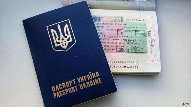 Єврокомісія поки що не збирається вводити плату для українців за безвізові подорожі