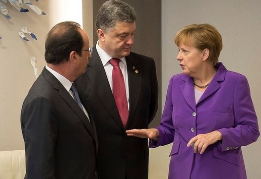 Порошенко, Меркель і Олланд проведуть телефонну конференцію
