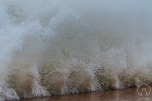 Вражаючі фотографії морського шторму в Одесі