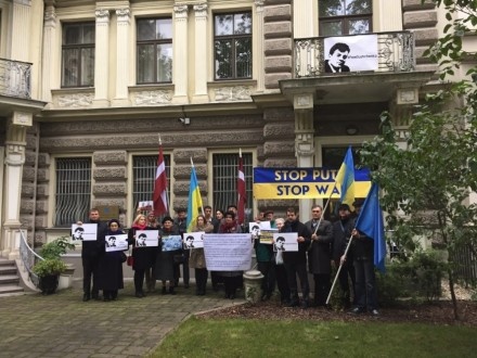 У Латвії відбулась акція на підтримку українського журналіста Сущенка
