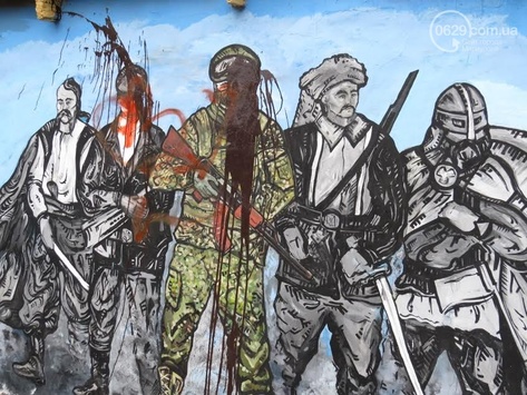 У Маріуполі вандали знову осквернили мурал із зображенням українських вояків