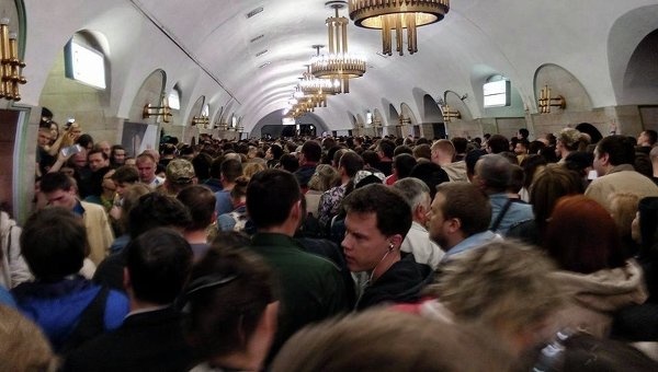 У Києві зранку стався колапс в метро: людина впала на колію (ОНОВЛЕНО)