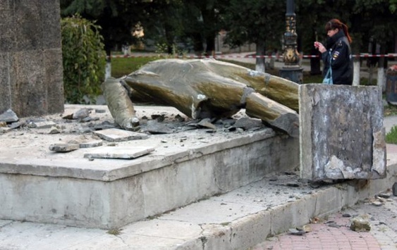 В окупованому Криму зруйнували пам'ятник Леніну