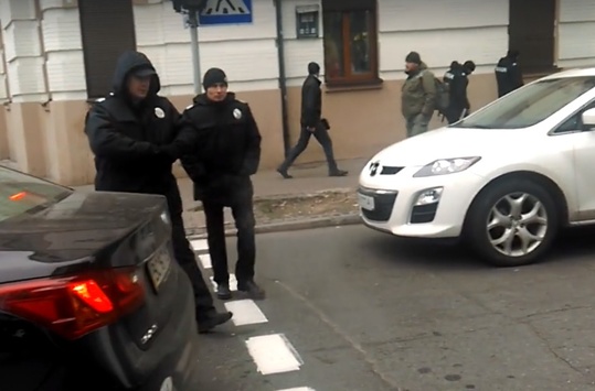 Журналіст зняв відео про те, як поліцейські уникають своїх обов'язків