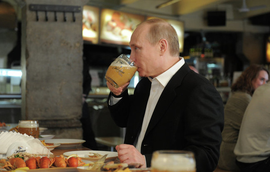 Путін прилетів до Берліну на чотирьох літаках та зі своїм пивом