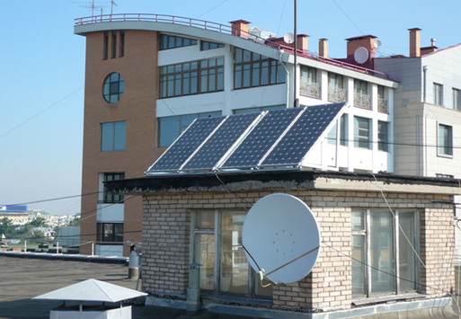 Кияни пропонують встановити сонячні батареї на дахах житлових будинків