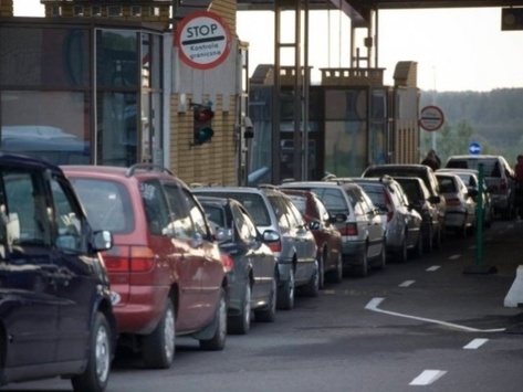 На кордоні з Польщею стоять майже 900 автомобілів