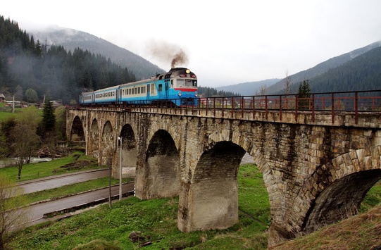 Залізниця запускає додатковий потяг до Ворохти через шкільні канікули 