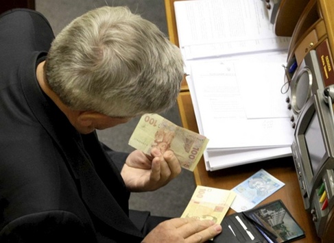 В Україні найвищий у Європі розрив між зарплатами депутатів та середніми доходами