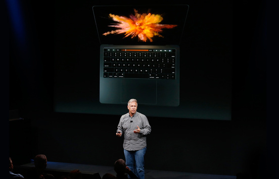 Apple презентувала новий MacBook Pro: екран замість кнопок і сканер для відбитків