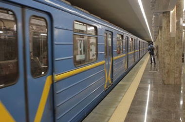 У київському метро в годину пік людина потрапила під потяг