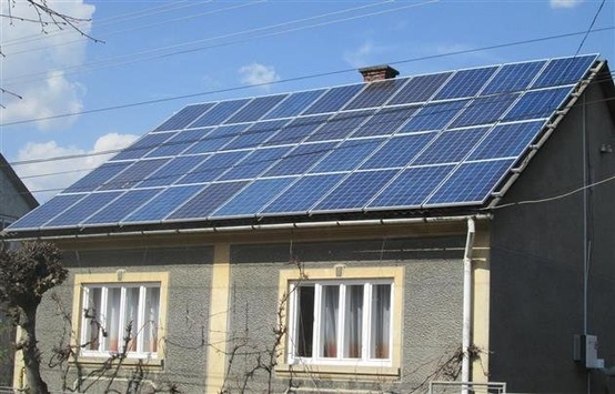 Дедалі більше українців встановлюють сонячні батареї на своїх будинках