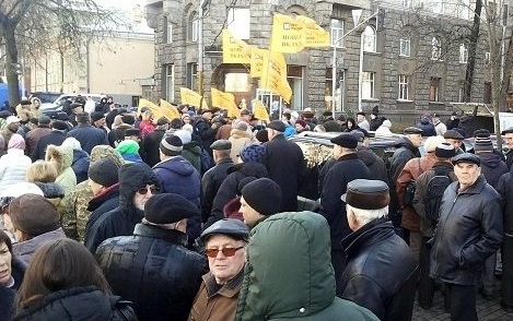 Ошукані вкладники перекрили вулиці в центрі Києва (ФОТО)