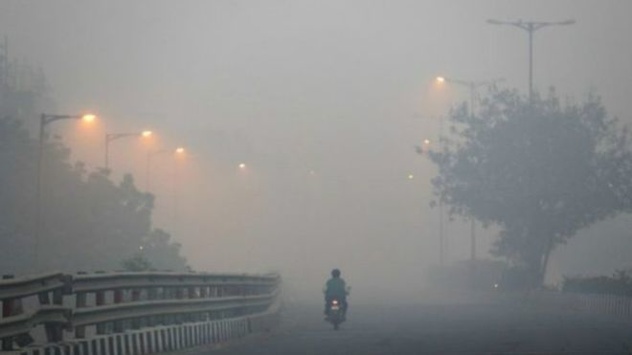 Свято вогнів у Делі. Через смог влада закрила школи