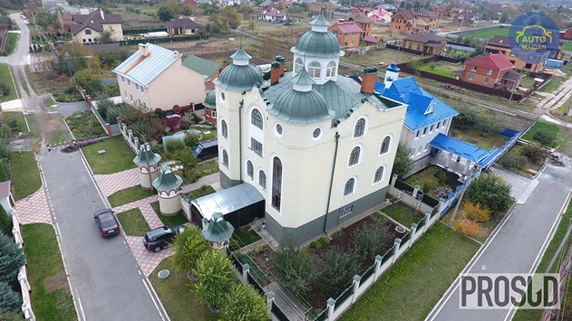 На Полтавщині суддя задекларував величезний будинок, схожий на храм