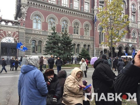 У Яценюка побачили, як Тимошенко звозить до Києва проплачених мітингувальників 