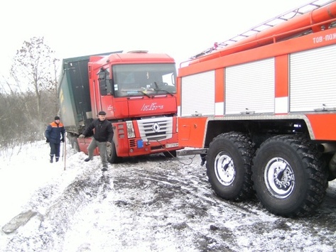 Київ закрив в’їзд для вантажівок через снігопад