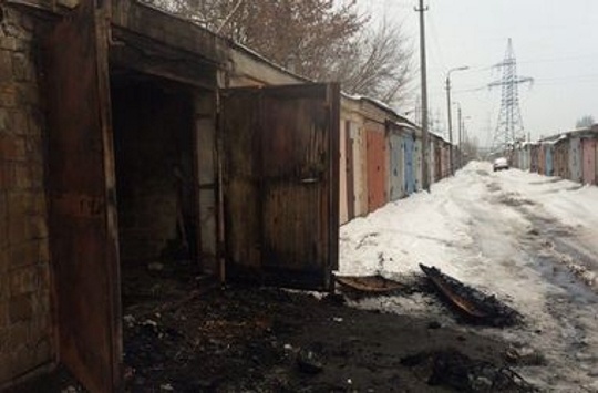 У Києві згорів гараж, у якому жили люди
