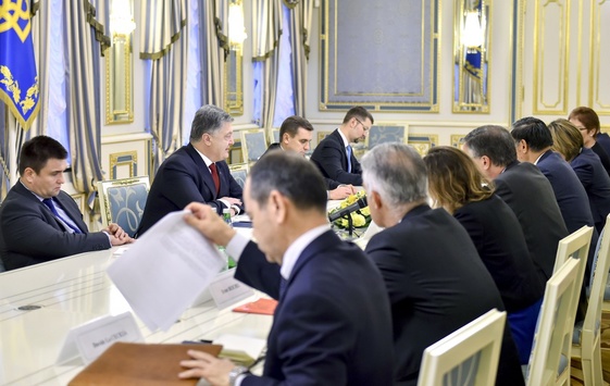 Порошенко закликав G7 і ЄС продовжити санкції проти Росії