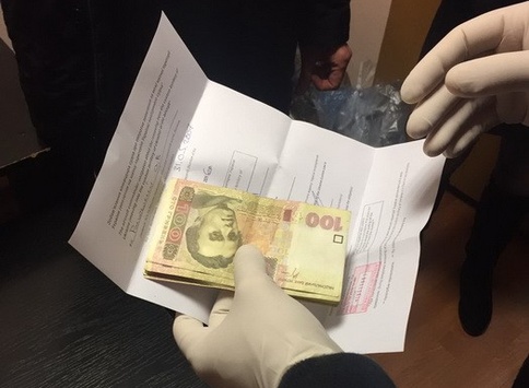 СБУ викрила митників, які збирали «данину» в Одеському аеропорту