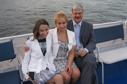 В Росії дочка загиблого депутата наклала на себе руки