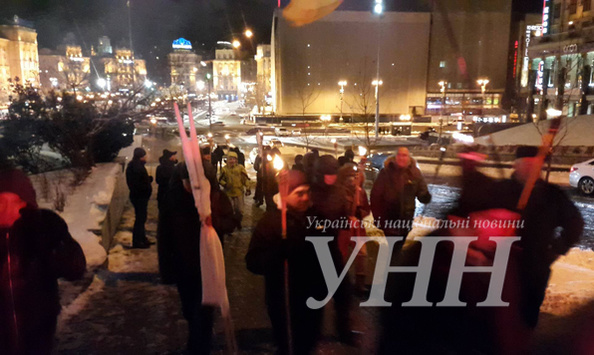 У Києві активісти із смолоскипами пікетували МВС