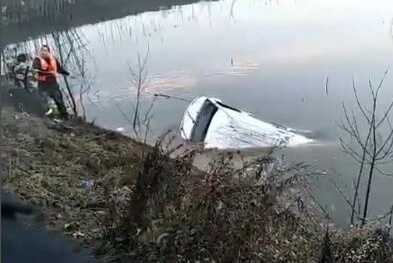 У Китаї автобус впав в озеро: загинули 18 людей
