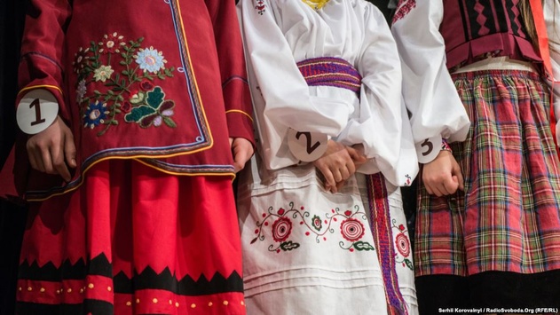 Від Чернігова до Волині: діти продемонстрували одяг із 15 областей України
