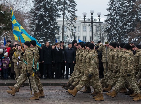 Як Марина Порошенко вітала родини воїнів ЗСУ зі святом. Фотогалерея