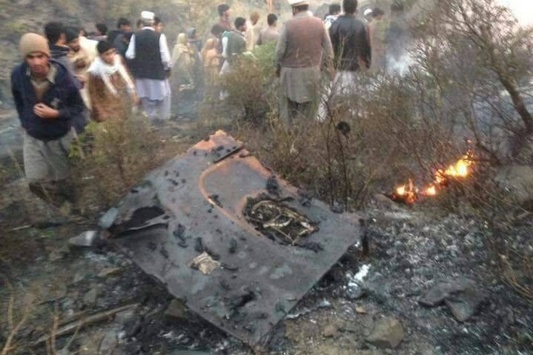 З’явилися фото і відео з місця аварії лайнера в Пакистані