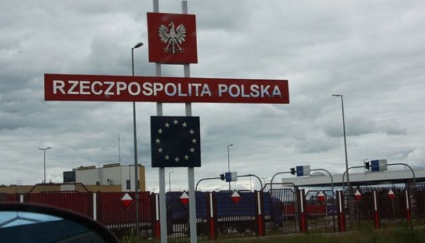 На кордоні з Польщею в чергах застрягло майже 900 авто