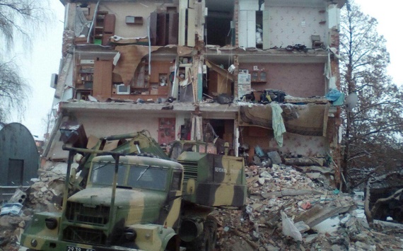 Обвал будинку у Чернігові: рятувальники ліквідують руїни 