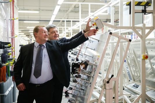 Порошенко на Тернопільщині відкрив виробництво кабелів для «Фольксвагена»