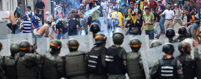 Масові заворушення у Венесуелі: більше 130 осіб затримано