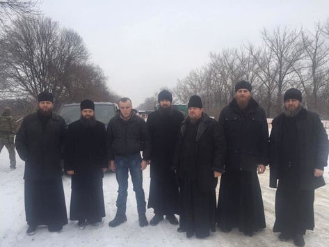 Кількадесят військовополонених на Донбасі звільнено завдяки священикам Московського партіархату, - Геращенко