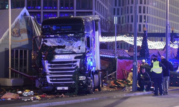 Теракт у Берліні: у вантажівці знайшли мертвого поляка 