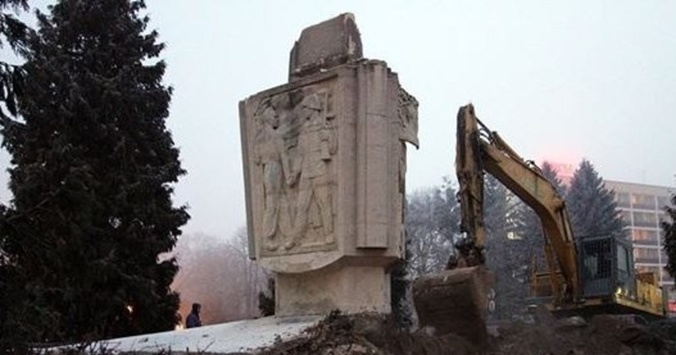 Росія загрожує Польщі «ускладненнями», через демонтаж радянського пам'ятника