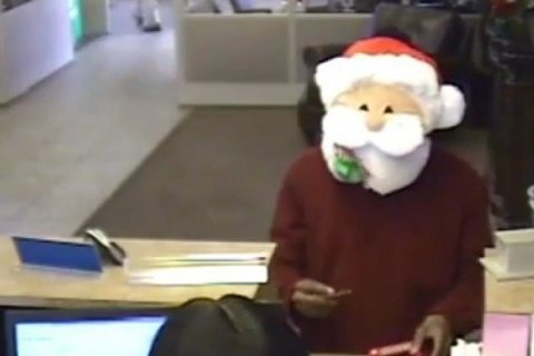 У США чоловік у масці Санта-Клауса пограбував банк